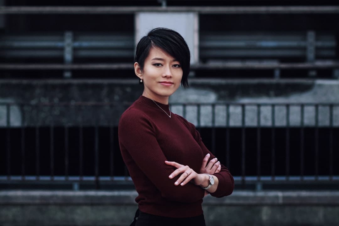 坐姿不对脊柱侧弯咋防备？ 成人孩子都适用